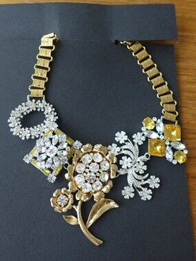 BR Banana Republic statement floral necklace